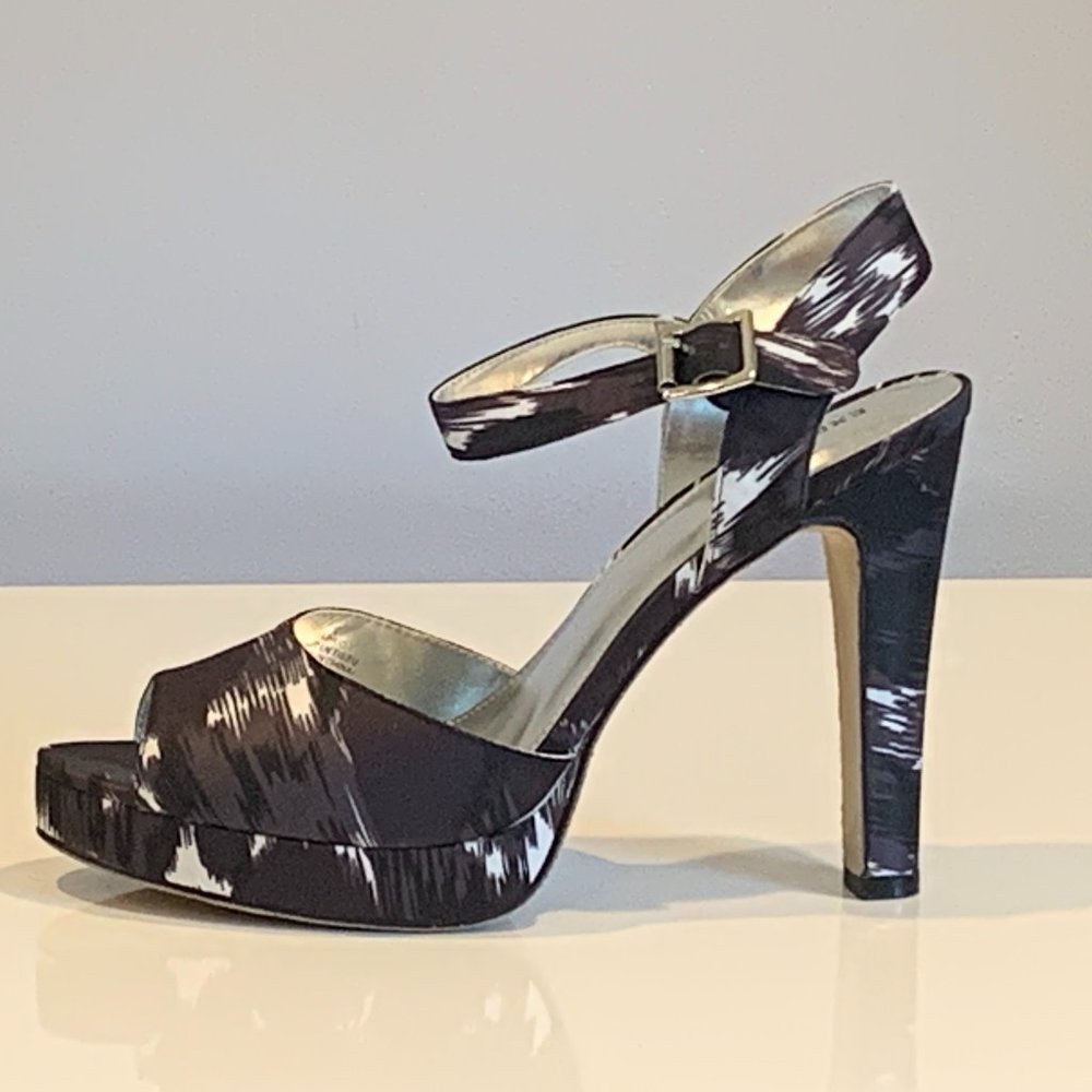 NWT Express - Black and White Peep Toe Platform Pumps, size 10